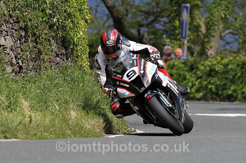 Ian Hutchinson - RST Superbike Race