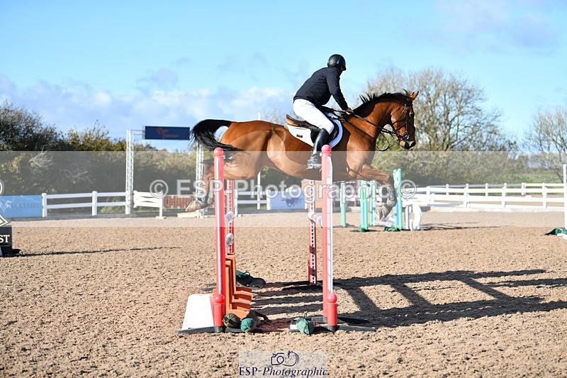 231110A-135409-00701 - Cls 5 Newcomers & 1.10m Open