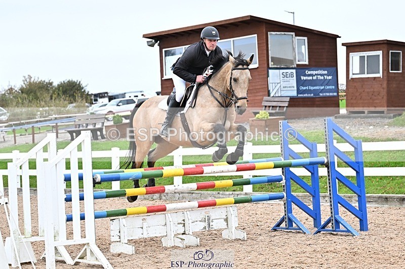 251015-135622-00672 - Cls 4 Newcomers and 1.10m Open