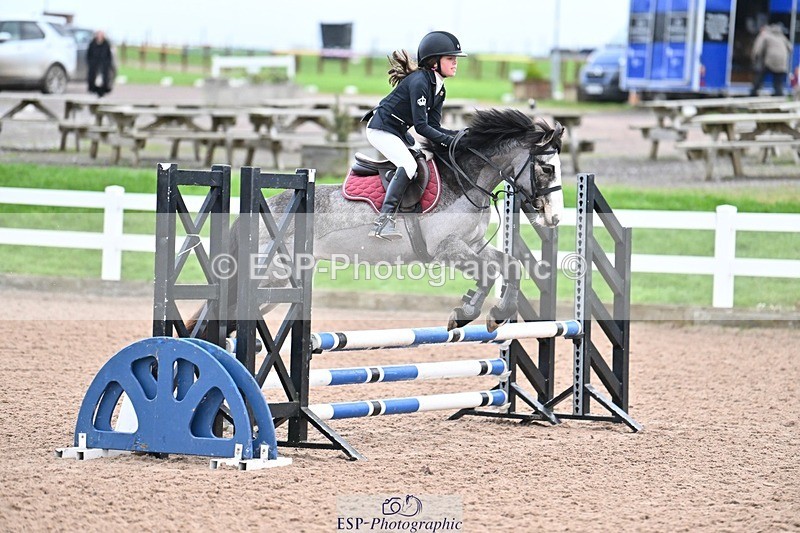 241117X-082533-03062 - Cls 02s Pony intro 70cm