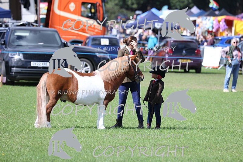 APP_2790 - Class 10a/b M&M in hand