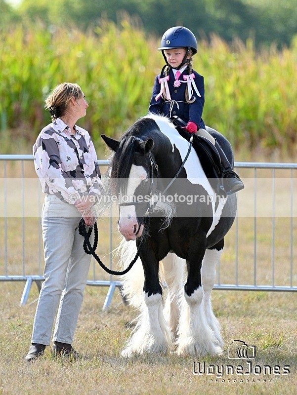 WJ7_9902 - Kellie and Nancy at Swallowfield 31-08-26