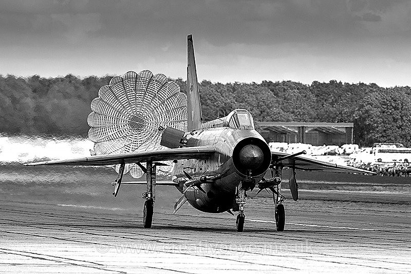 No.0014. Lightning chute out - Aviation