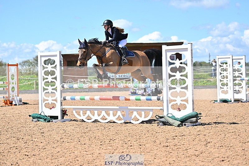 240504A-130423-01693 - Cls 4 Blue Chip Pony Newcomers & 1m Open