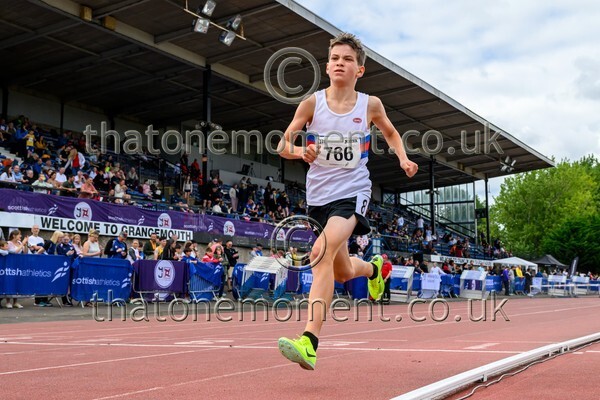 Age26 SUN-816210 - Track Male Set One