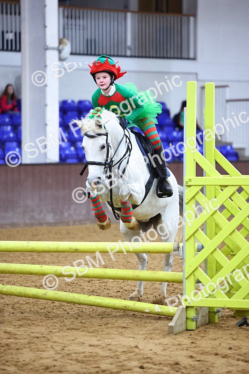 SBM_001802 - Class 4 - Festive Fences - 70cm