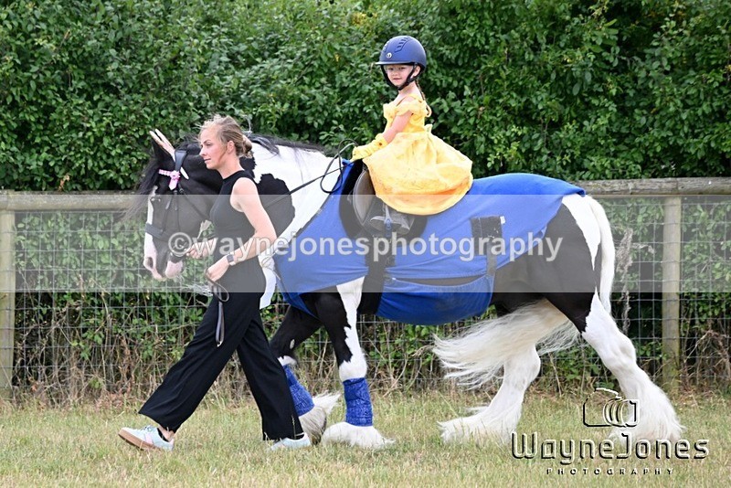 WJ6_8101 - Nancy & Churchill's first Show 22-06-25