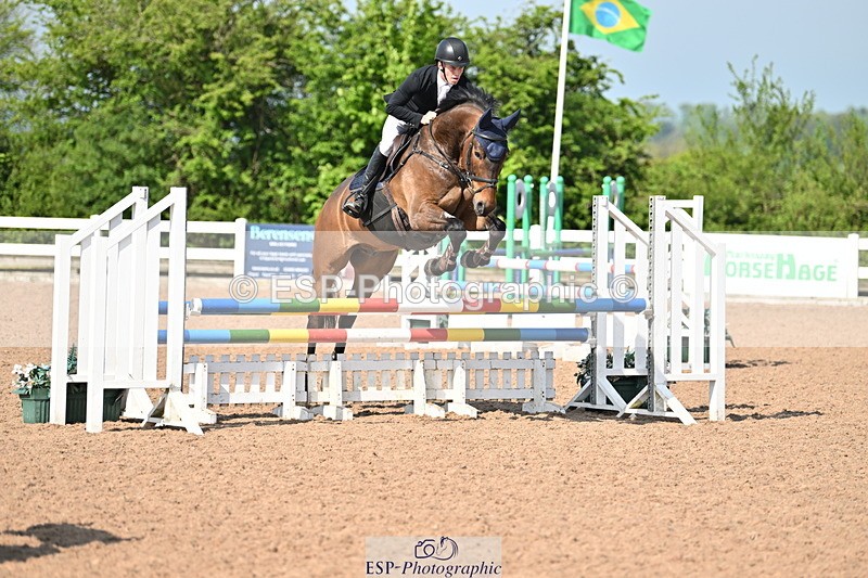 240509A-101103-00385 - Cls 1 British Novice and 90cm Open