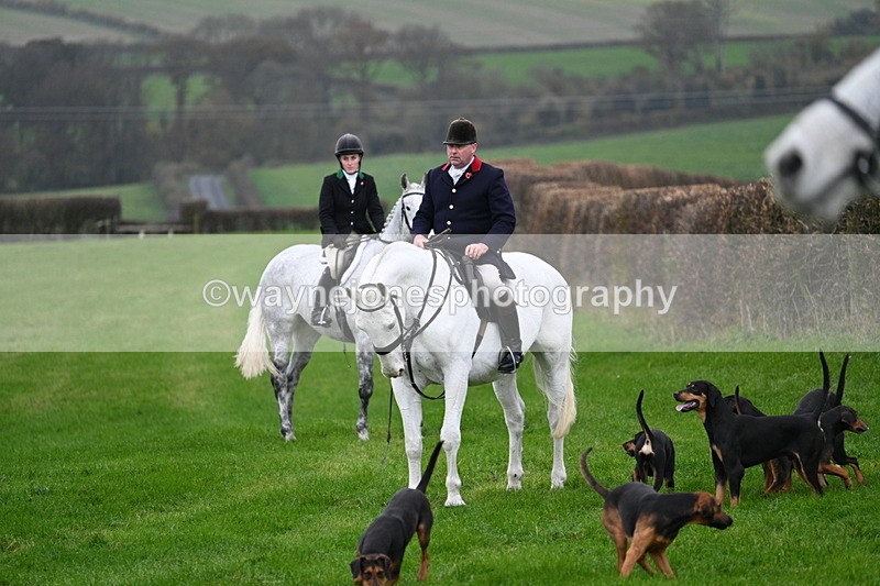 WJ7_8809 - Meet Staff & Hounds