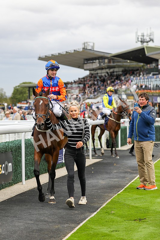 250824-Race 3-Blueandtangerine-9396 - Race 3