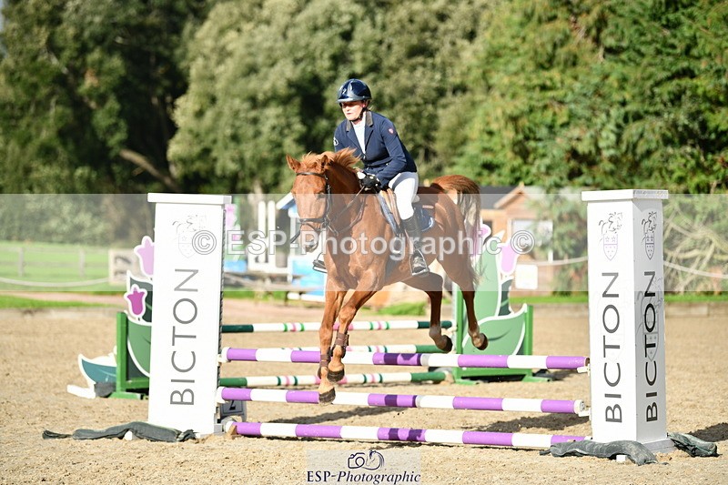 251004A-154522-01965 - Classes 8 & 9 70cm