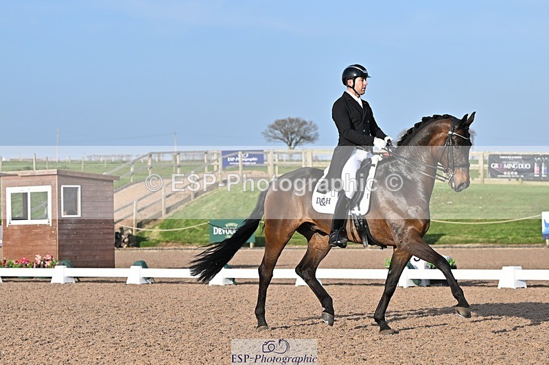 250404-181029-08551 - 159-Darren.Hicks-Tramontana.Tiger.Feet