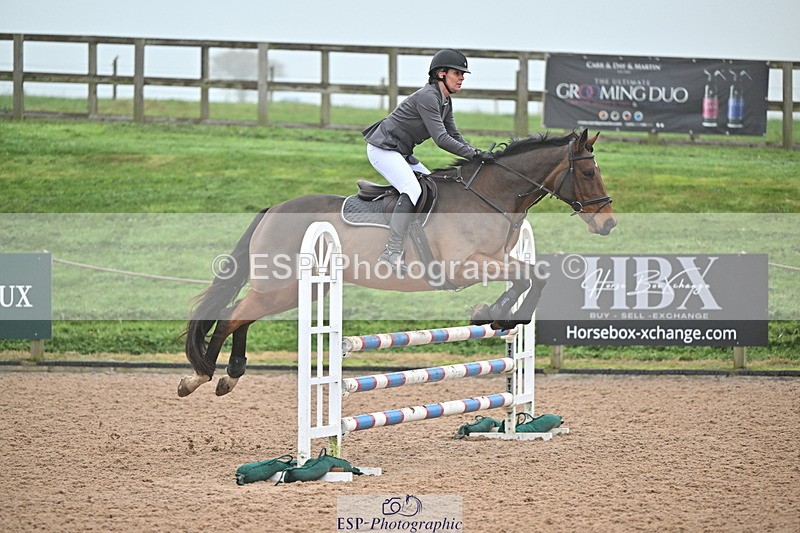 241103A-105716-06812 - SUN Cls 18 British Novice and 90cm Open