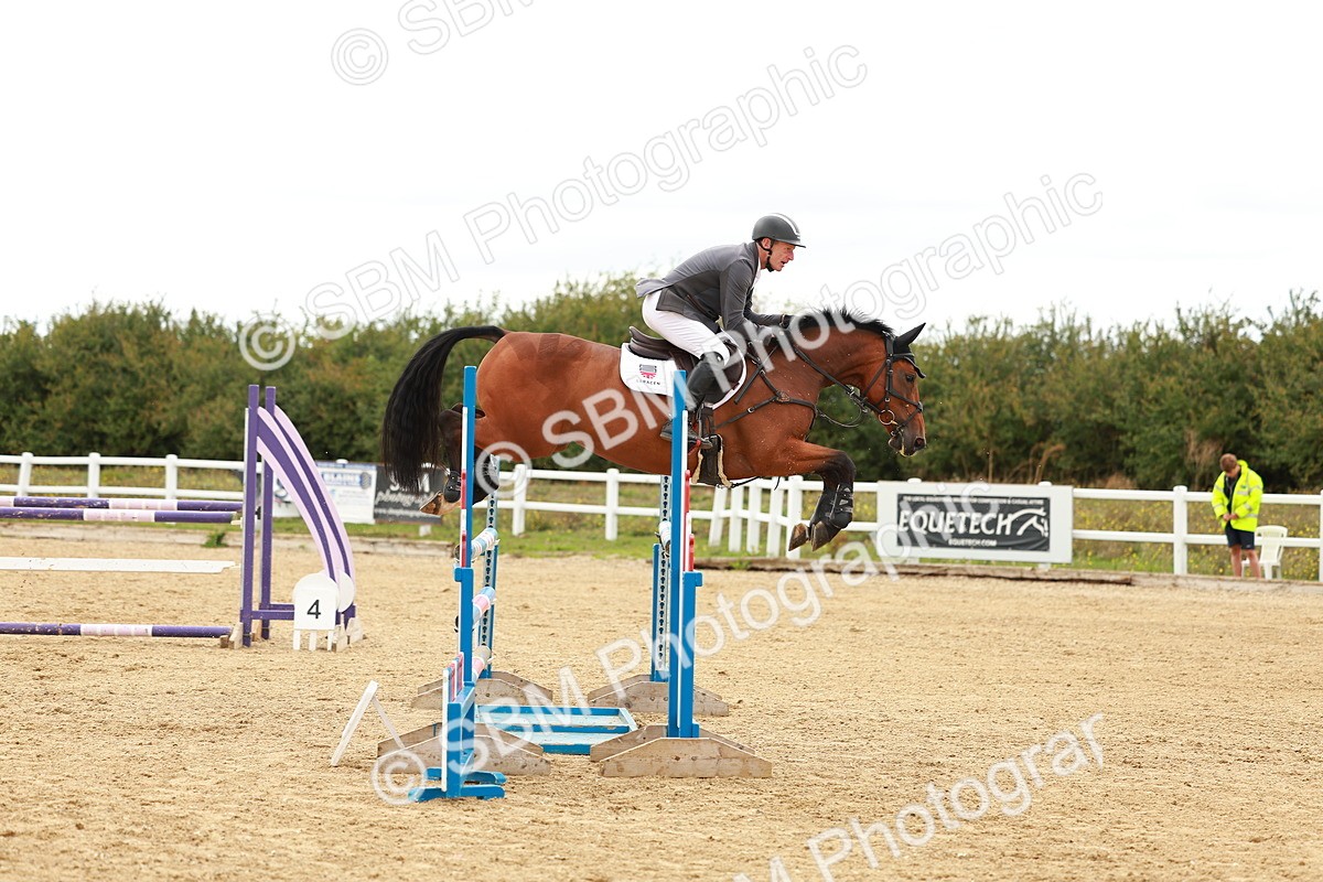 SBM_001513 - Class 4 - Senior Newcomers - 1.10m