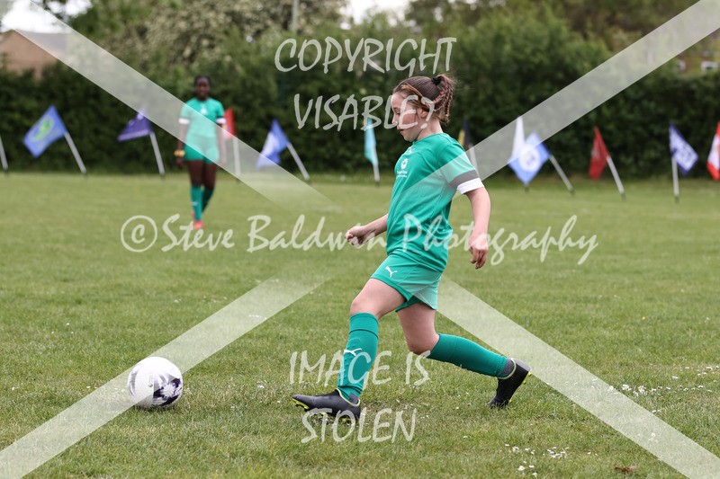 1DX32280 - Covingham Park V Tadpole Farm