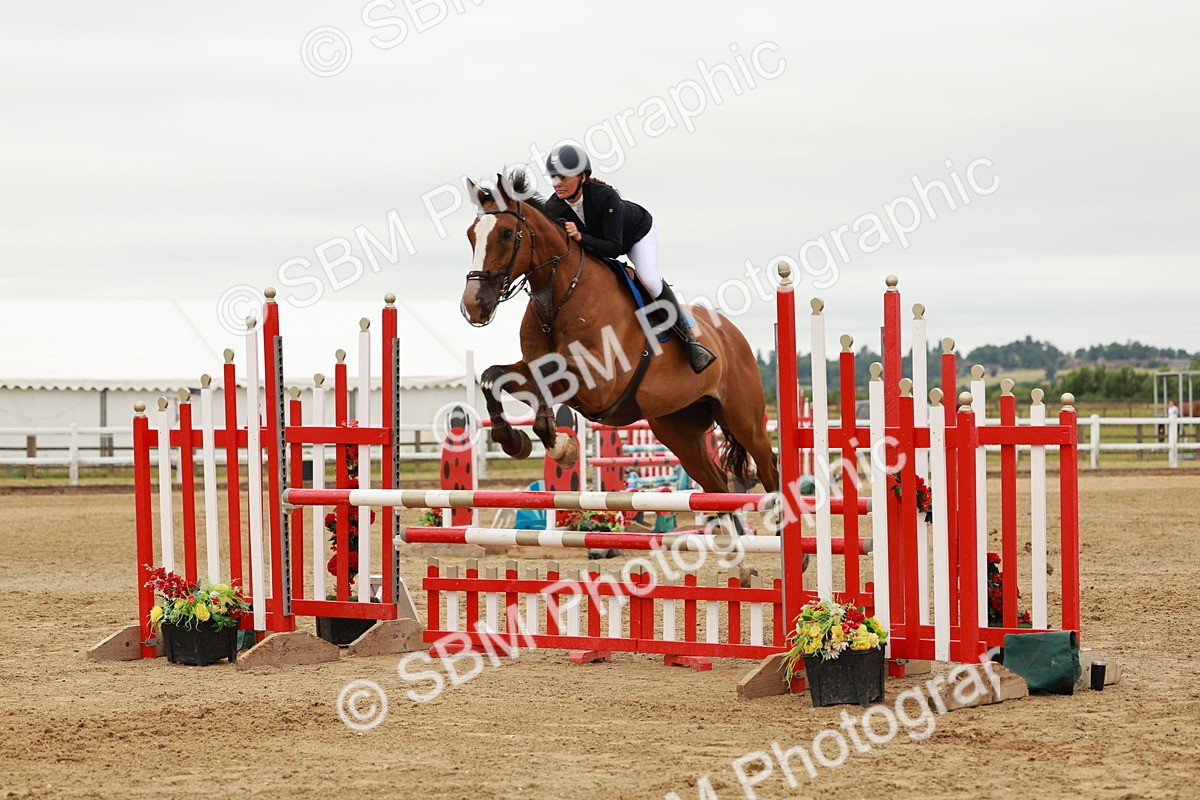 SBM_016223_Class 19 - Senior Discovery - 100m Open - Michelle