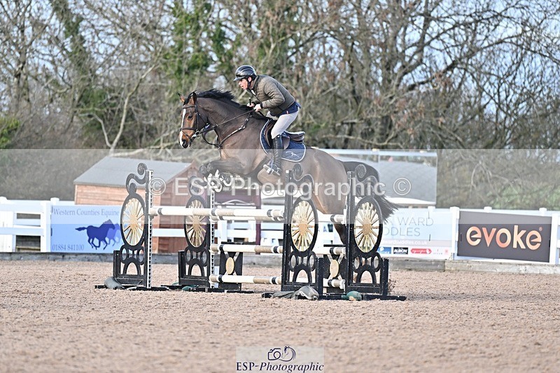 251126-124446-00511 - Cls 4 Newcomers and 1.10m