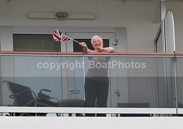 120605 QUEEN ELIZABETH IN SOUTHAMPTON IMG_7791 - THREE QUEENS MEET IN SOUTHAMPTON 5th June 2012