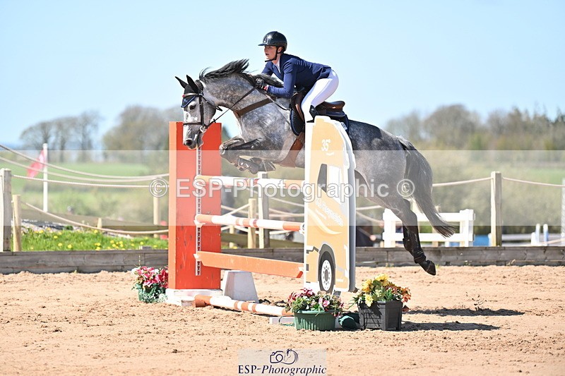 240420A-135101-11512 - Cls 7, 2 Star Medium Tour 1.35m