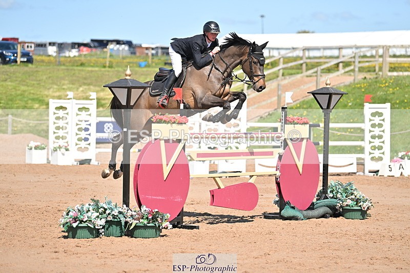 240420A-141655-11681 - Cls 7, 2 Star Medium Tour 1.35m