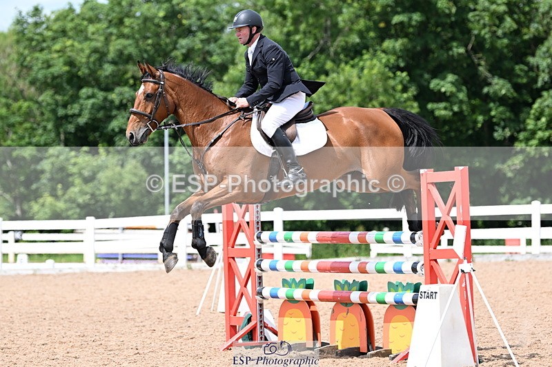 240619A-144340-00733 - Cls 4 Snr Newcomers and 1.10m Open