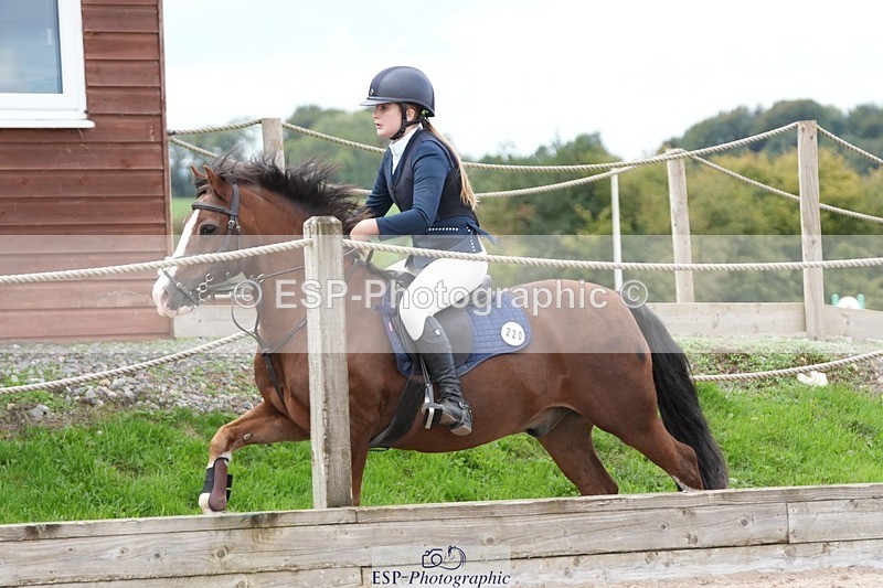250921-145833-03755 - Cls 20 Pony 80cm Derby