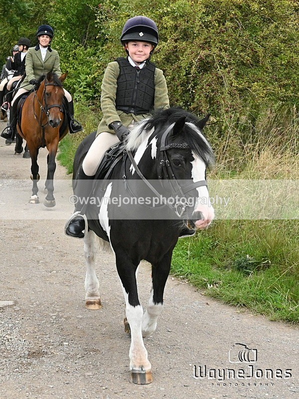 WJ7_0861 - Berks & Bucks Hound Exercise Blewbury 13-09-26