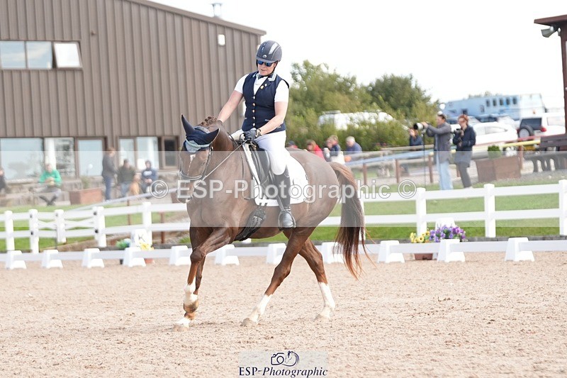 250906-104348-01549 - 006-Verity.PerryVogue