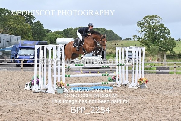 BPP_2254 - CLASS 4  FRI Senior Newcomers/ 1.10m Open