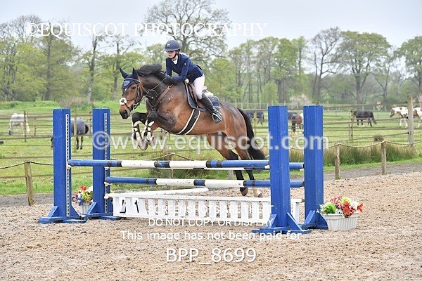 BPP_8699 - CLASS 24 SUN Senior BritiNovice/ 90cm Open