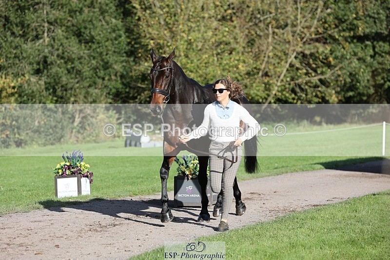 241027-095656-15595 - 553-Hanna.Bertorelli-BWTH.CLASSIC.CUT