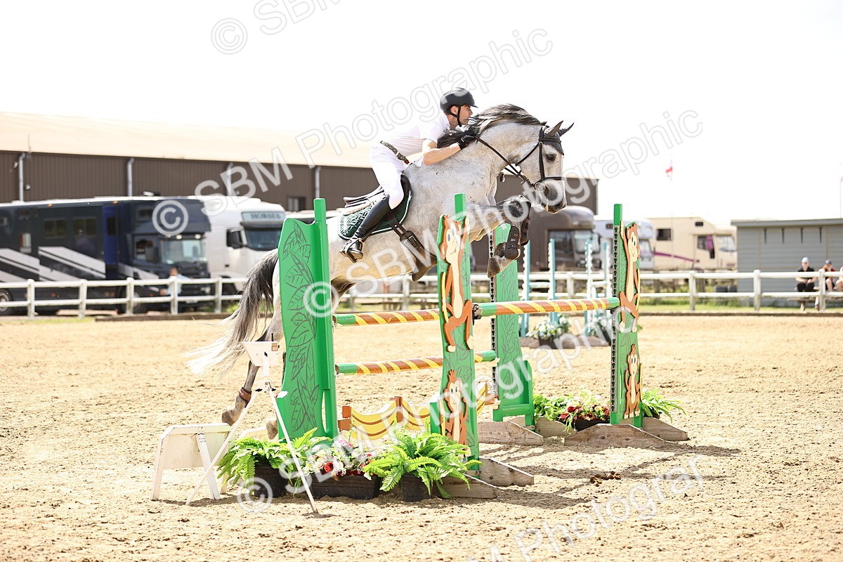 SBM_000609 - Class 15 - Redpost Equestian Senior Foxhunter - 1.20m