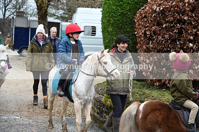 WJ7_9332 - Walk out..