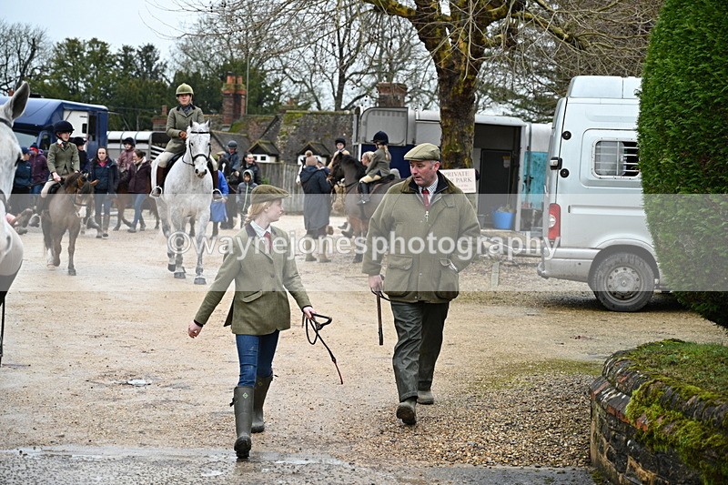 WJ7_9281 - Walk out..