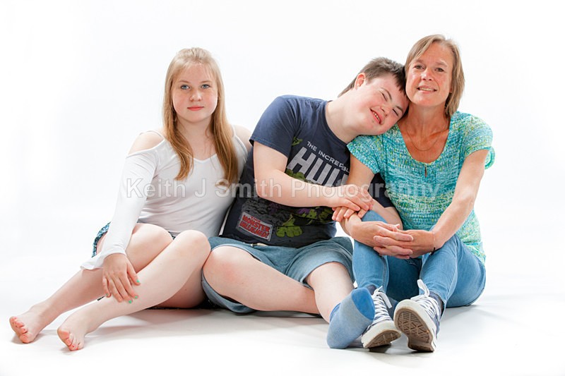 1SKJ6337 - Marianne and Family