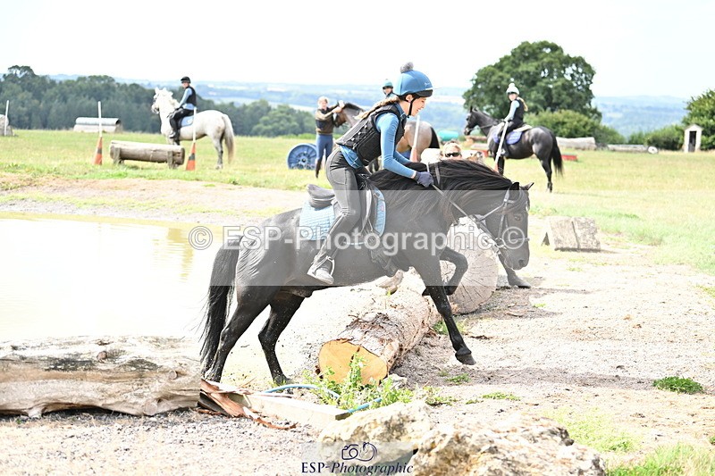 250821B-111138-00195 - Group B - Danielle