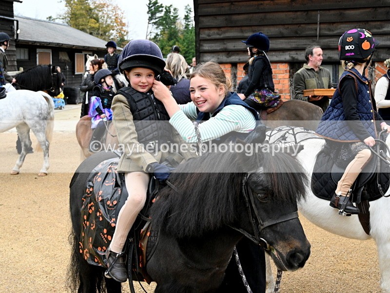 WJ7_6005 - Berks & Bucks - Children's Meet - The Old Farmhouse – Steventon.