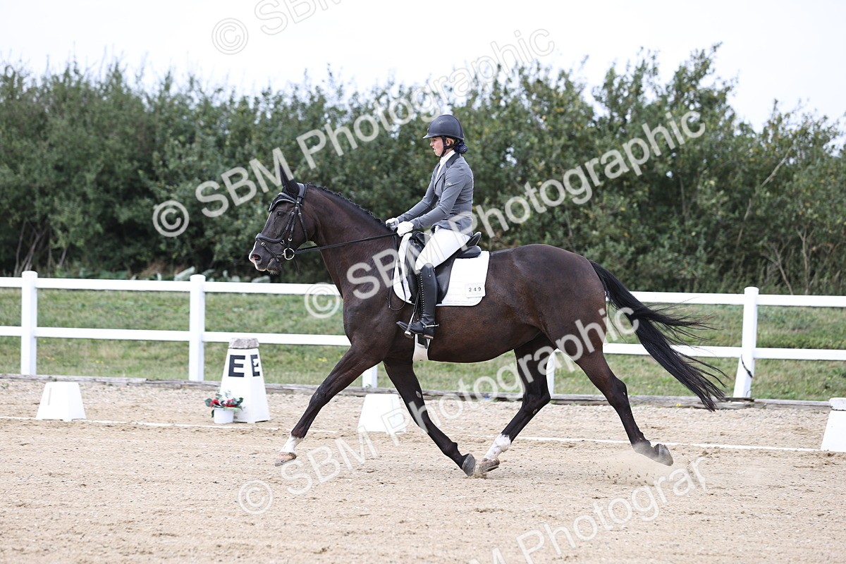 SBM_017537 - Class 14 - Novice 23 - 13.52-14.55