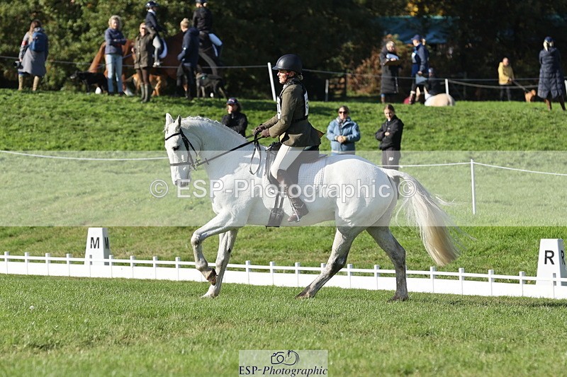 251024A-143822-14246 - G-572-Laura.Pitman With Trot Up