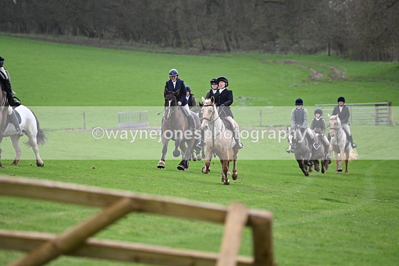 WJ6_9137 - Line Three