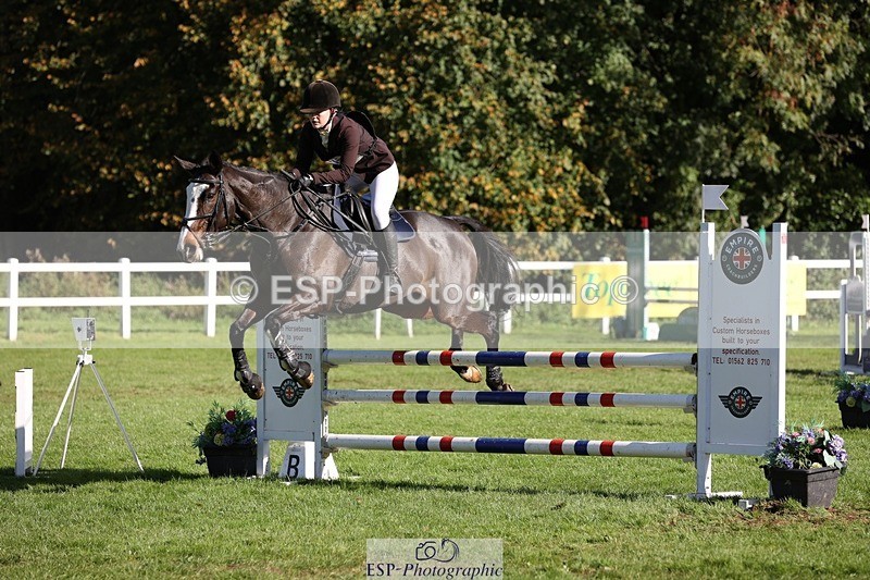231022-124915-27365 - 427-COMBE.BREEZE-Gemma.Wells-TrotUp+SJ