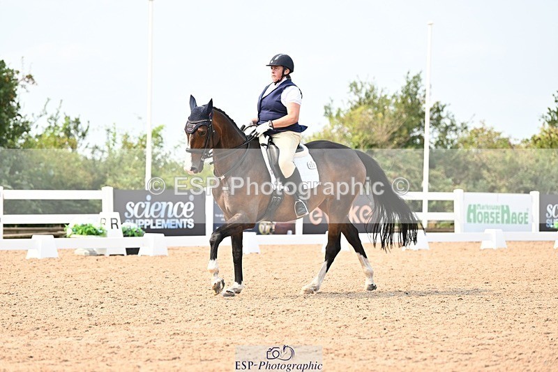 250816-150355-05750 - 031-Nicola.SealRebel.Heart