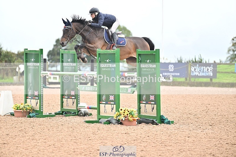 251003-133940-01180 - Cls 3 Foxhunter and 1.20m