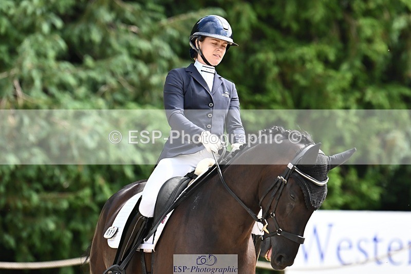 240811-141454-06309 - 115-Lucy.Amy-Millenium.Falcon