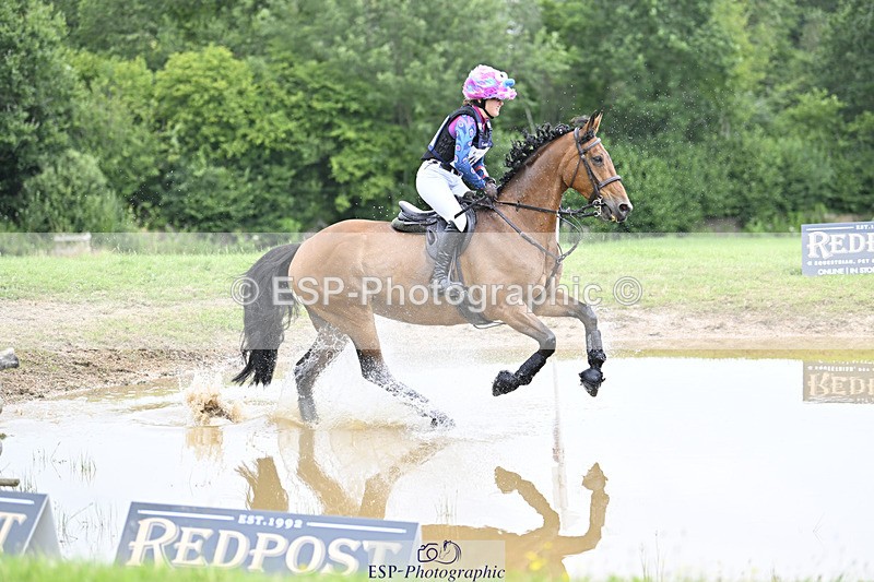 240804-131435-13979 - 464-Tichy_Sanders-SPARHANGER_VELVET