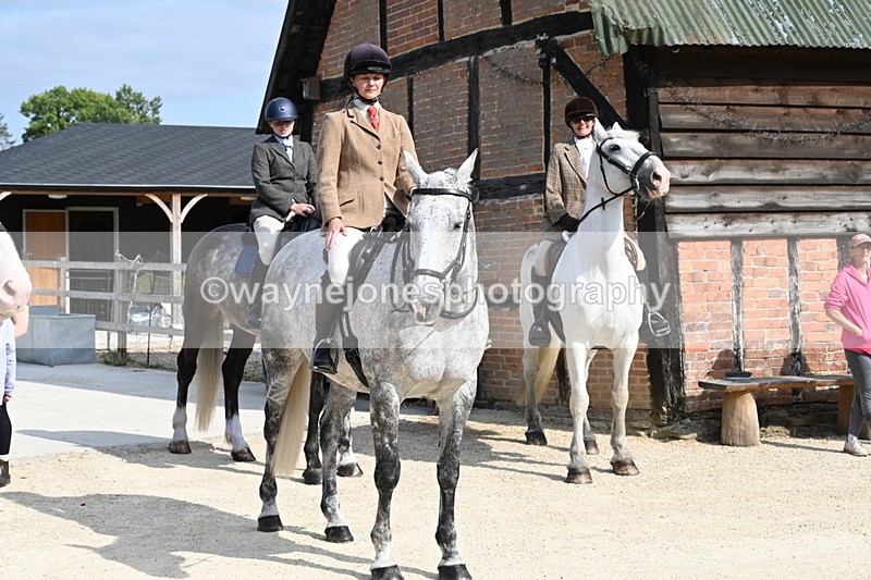 WJ6_3230 - Berks & Bucks - The Old farmhouse - Hound Exercise 20-08-25