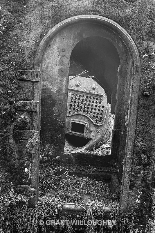 Old puffer steam box - Monochrome