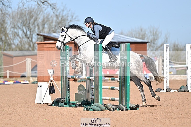 260408-104057-00209 - Cls 2 British Novice and 90cm