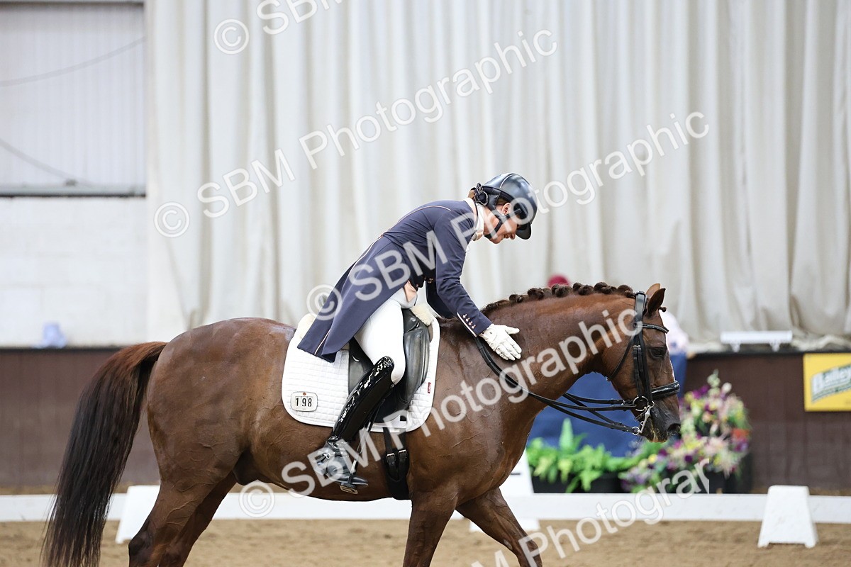 SBM_004868 - Class 9 - FEI Inter 1 Gold - 16.59-17.47