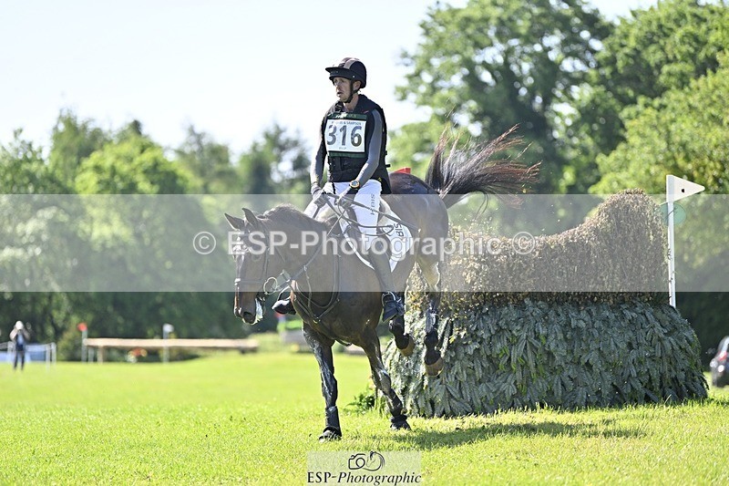 240525-100640-12047 - 316-LB_METTAPHOR-Tom_Rowland